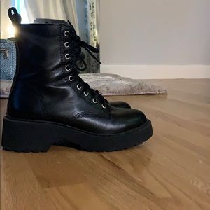 Steve Madden black boots